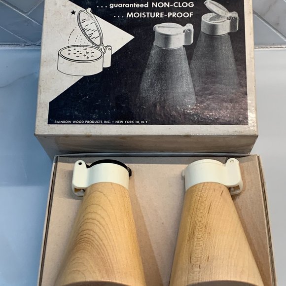 Vintage Maple Rocket Mod Salt and Pepper Shakers -Made in Germany - Picture 4 of 12